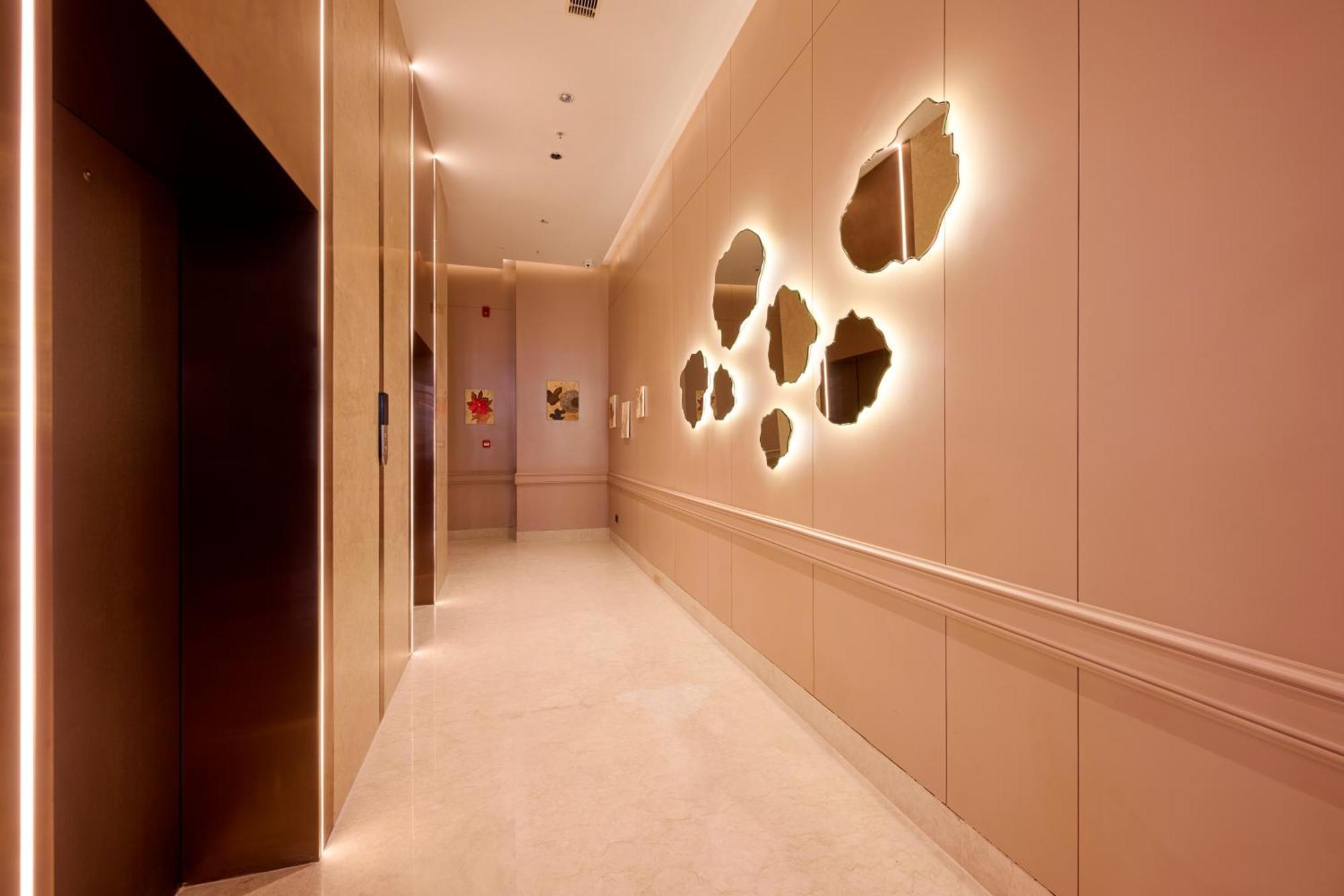 Iris Sarovar Portico 구르가온 외부 사진