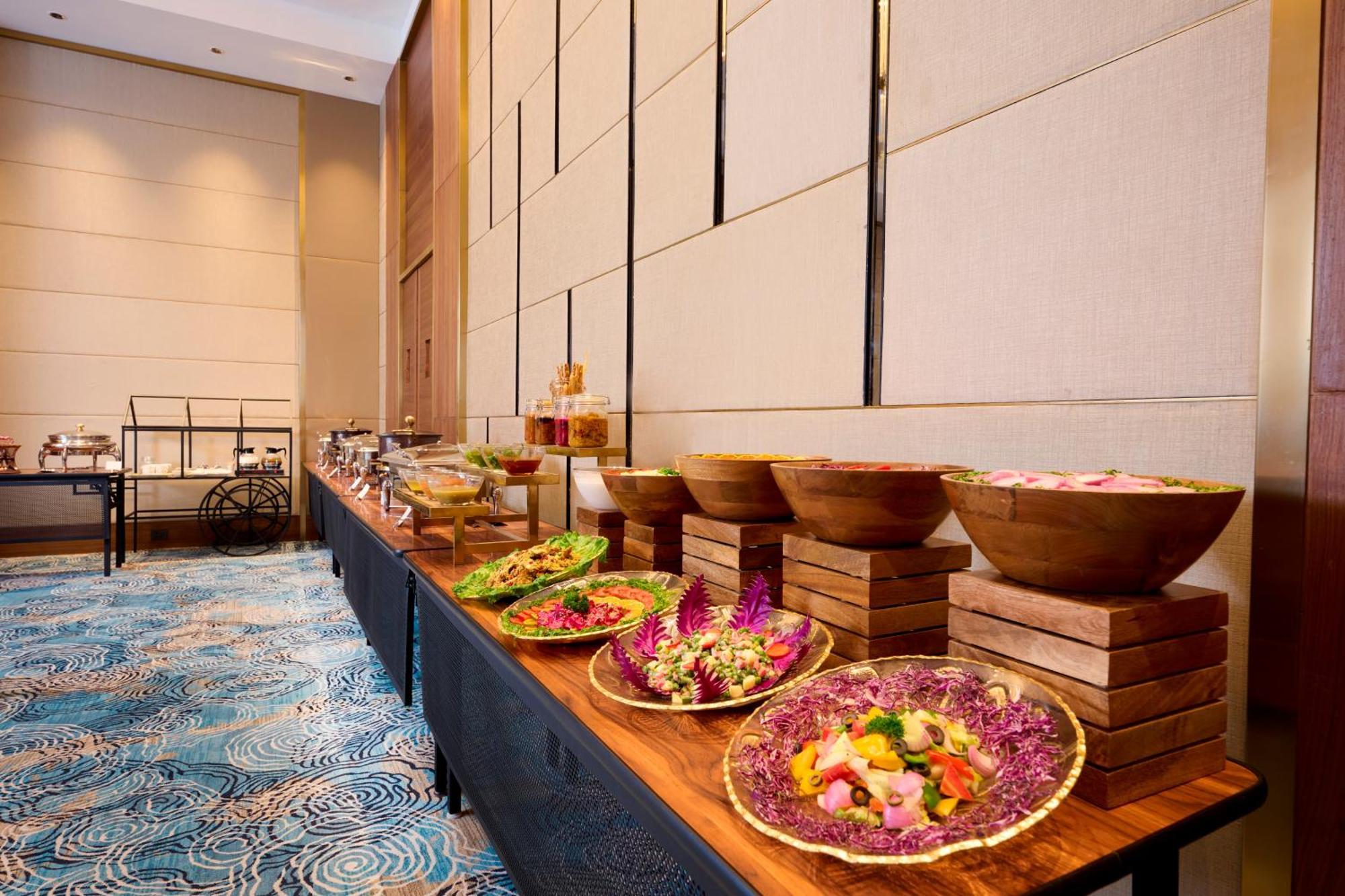 Iris Sarovar Portico 구르가온 외부 사진