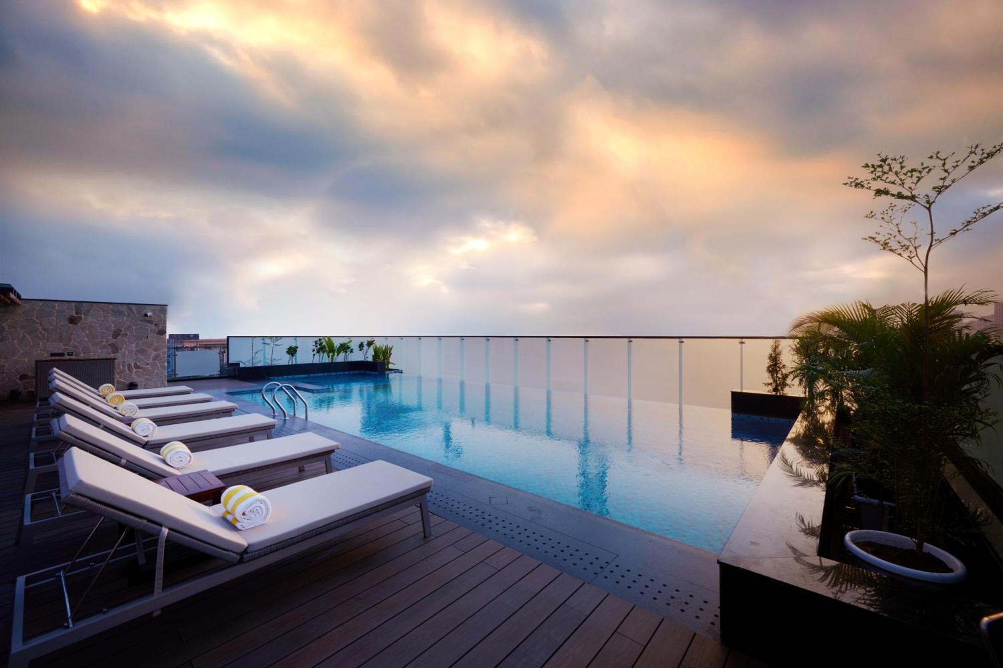Iris Sarovar Portico 구르가온 외부 사진