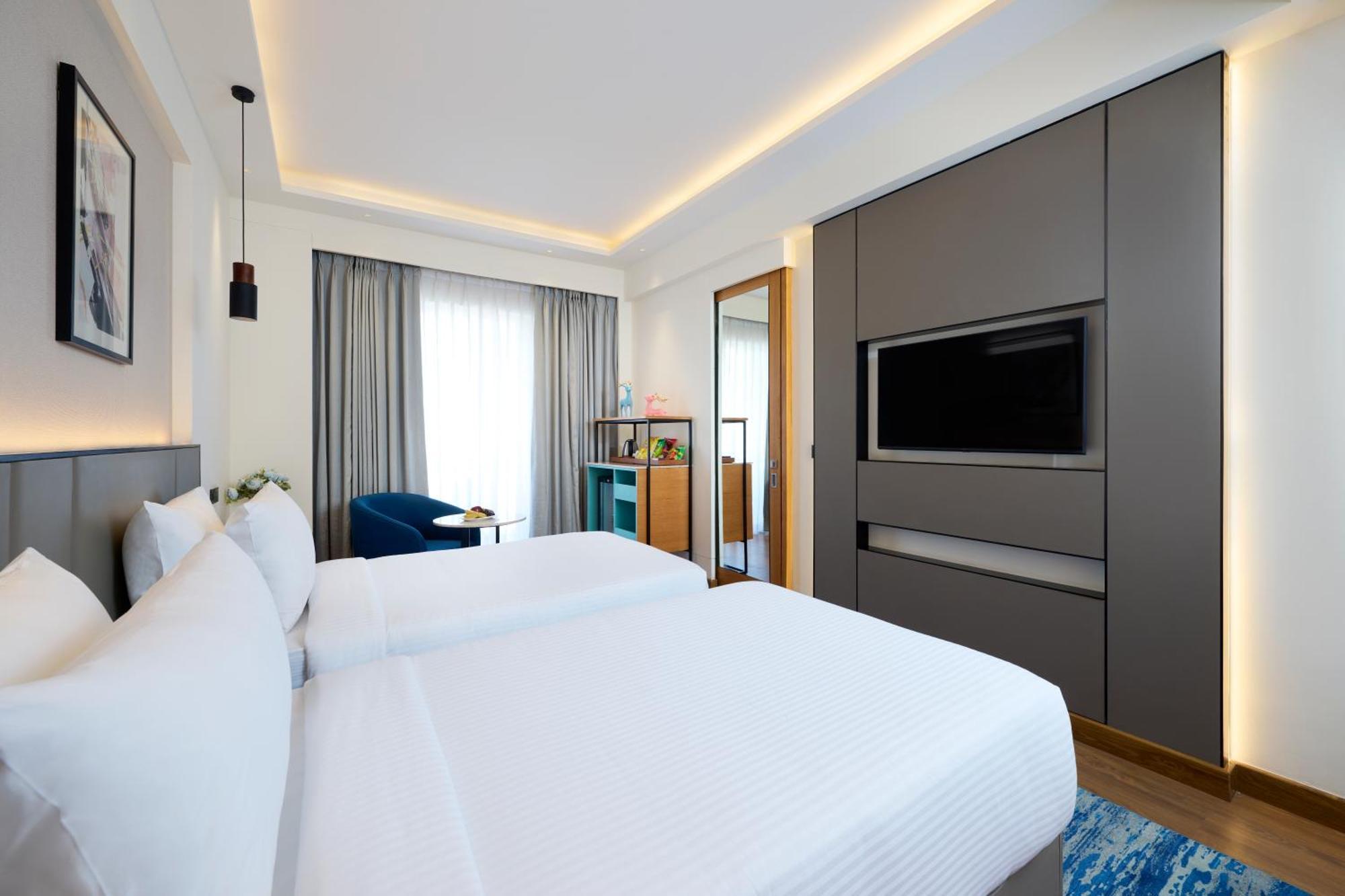 Iris Sarovar Portico 구르가온 외부 사진