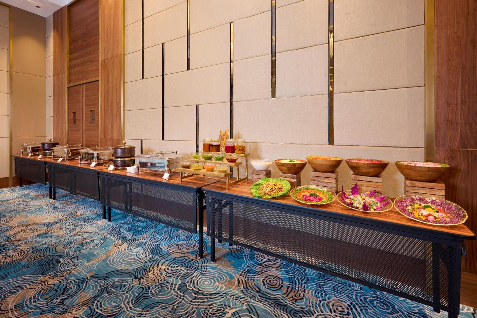 Iris Sarovar Portico 구르가온 외부 사진
