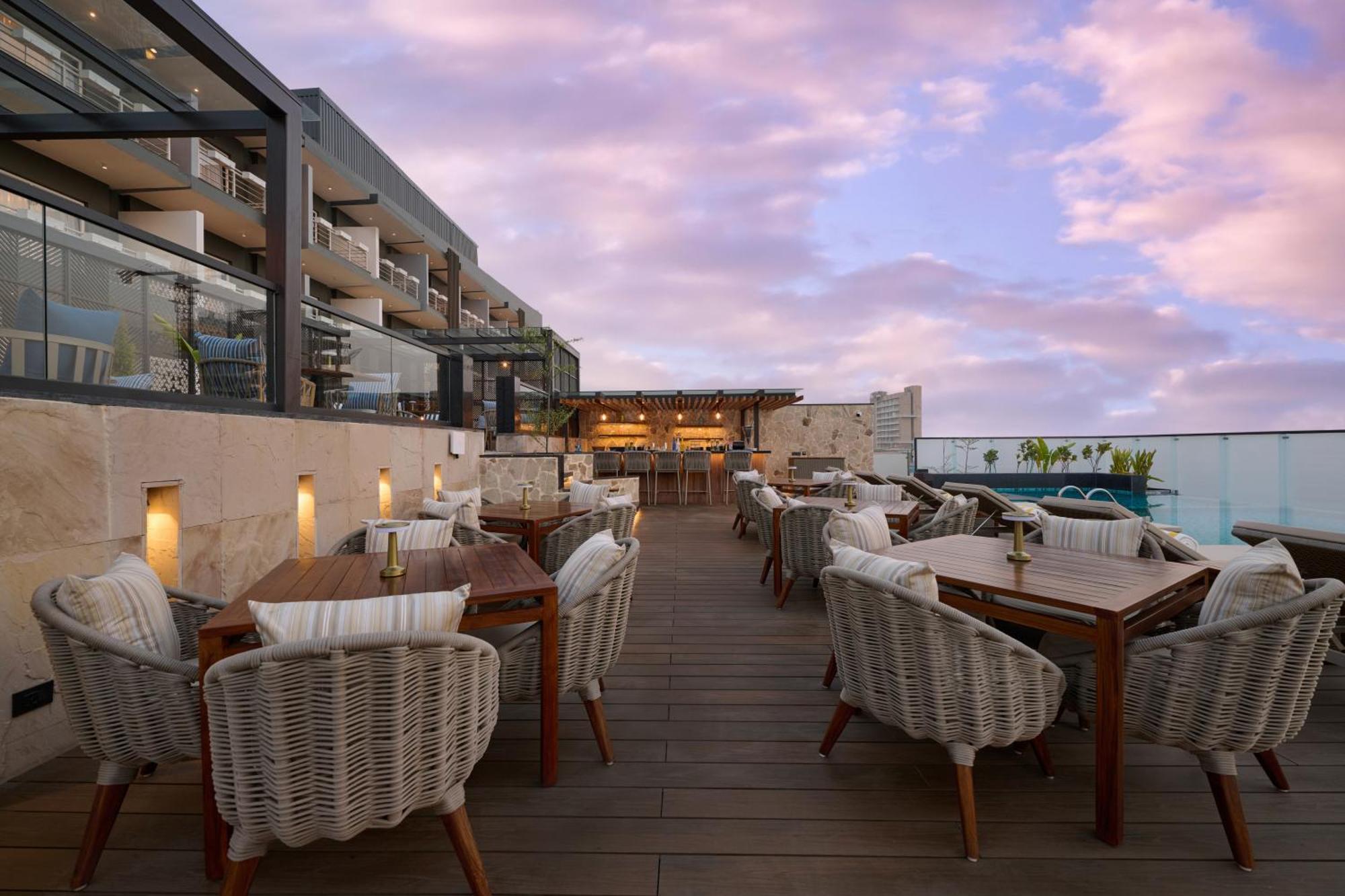 Iris Sarovar Portico 구르가온 외부 사진