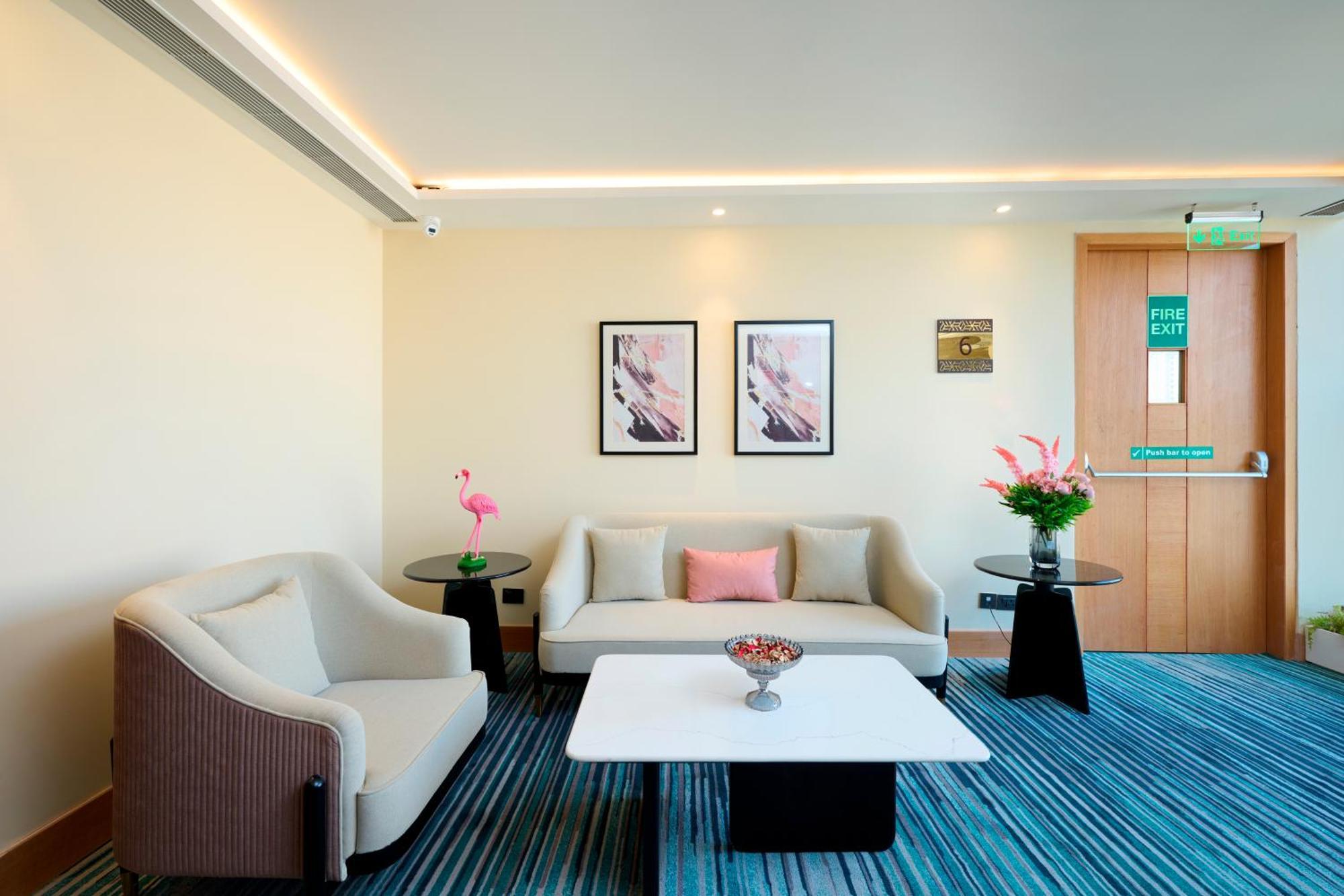 Iris Sarovar Portico 구르가온 외부 사진