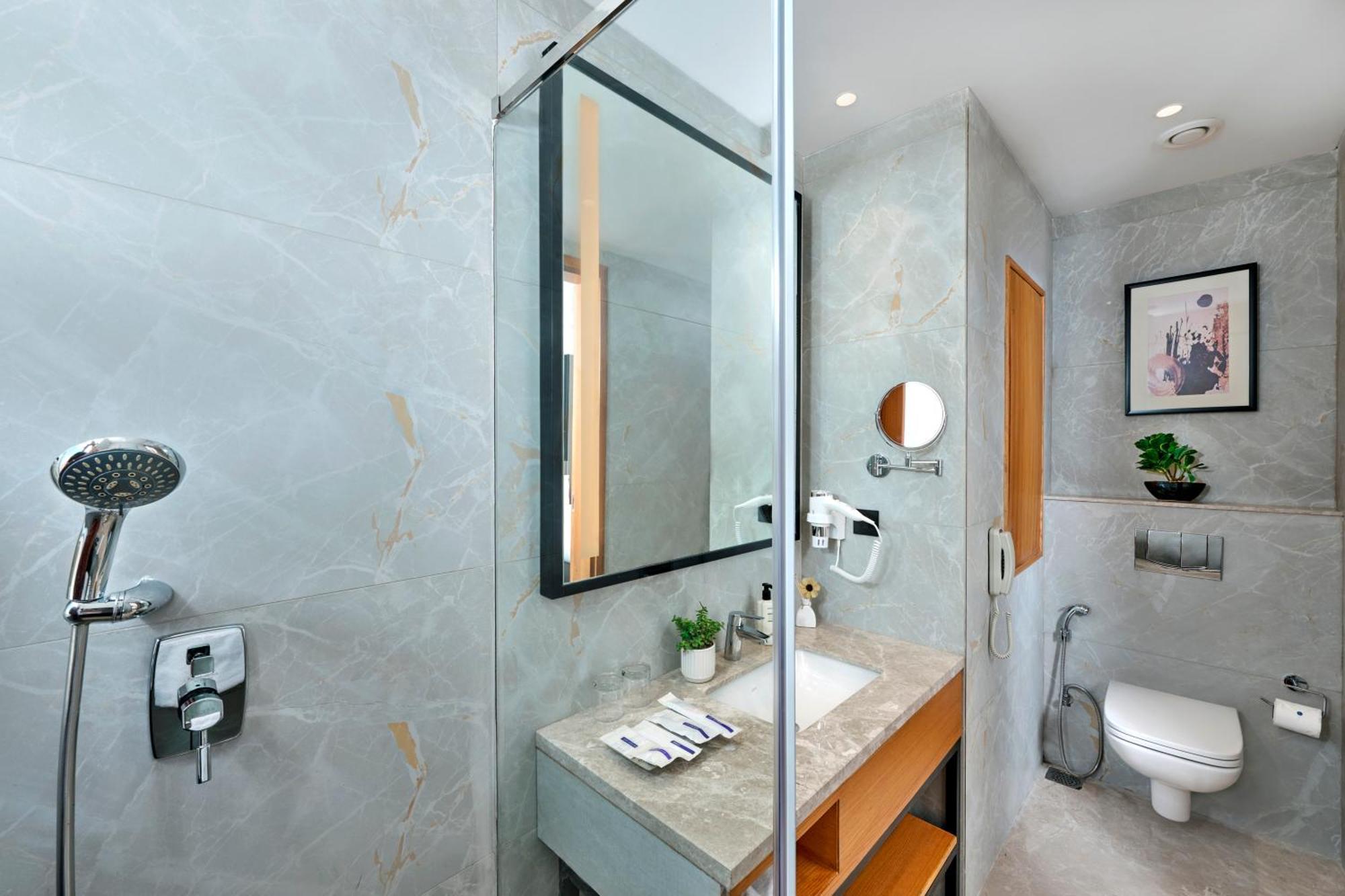Iris Sarovar Portico 구르가온 외부 사진