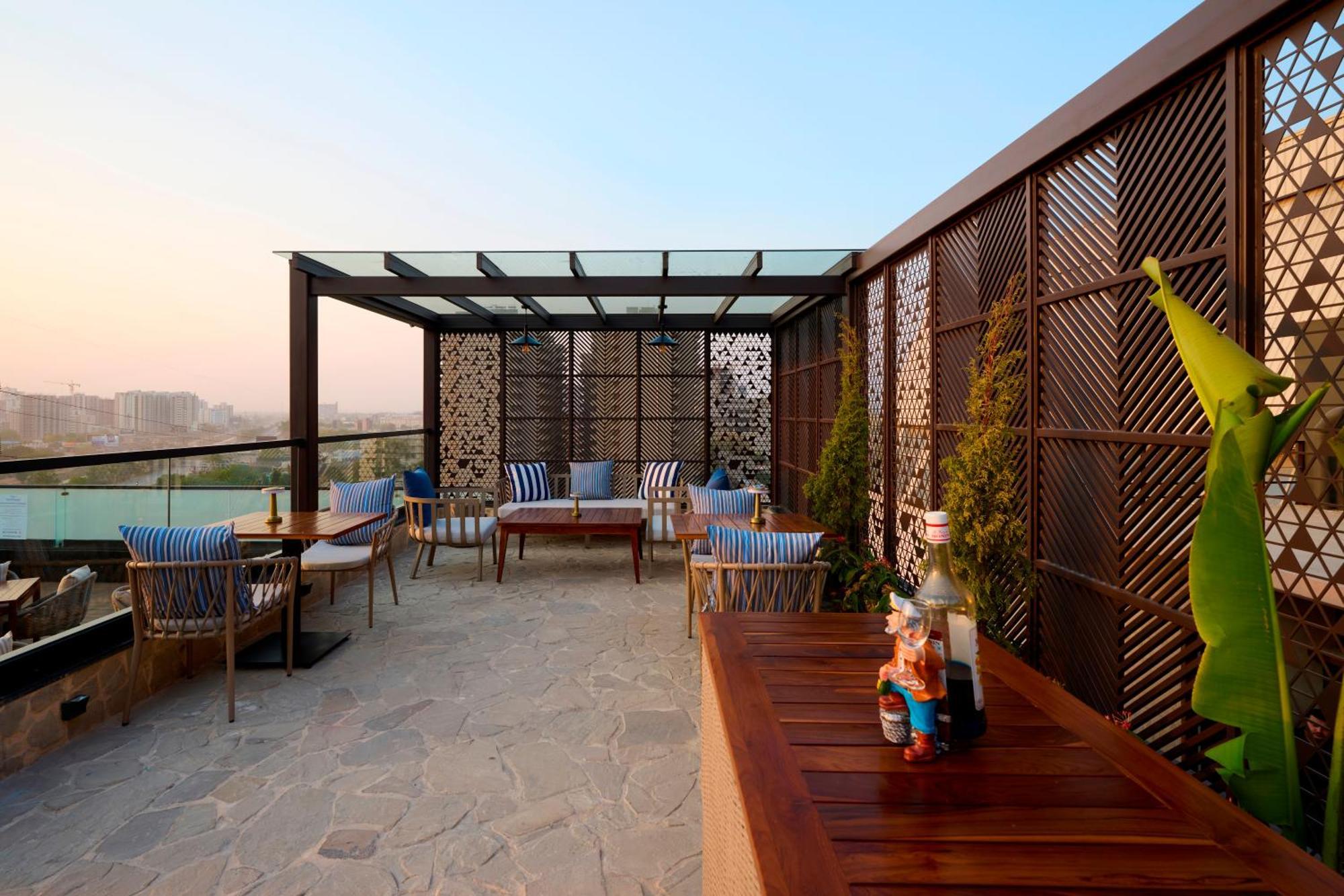 Iris Sarovar Portico 구르가온 외부 사진