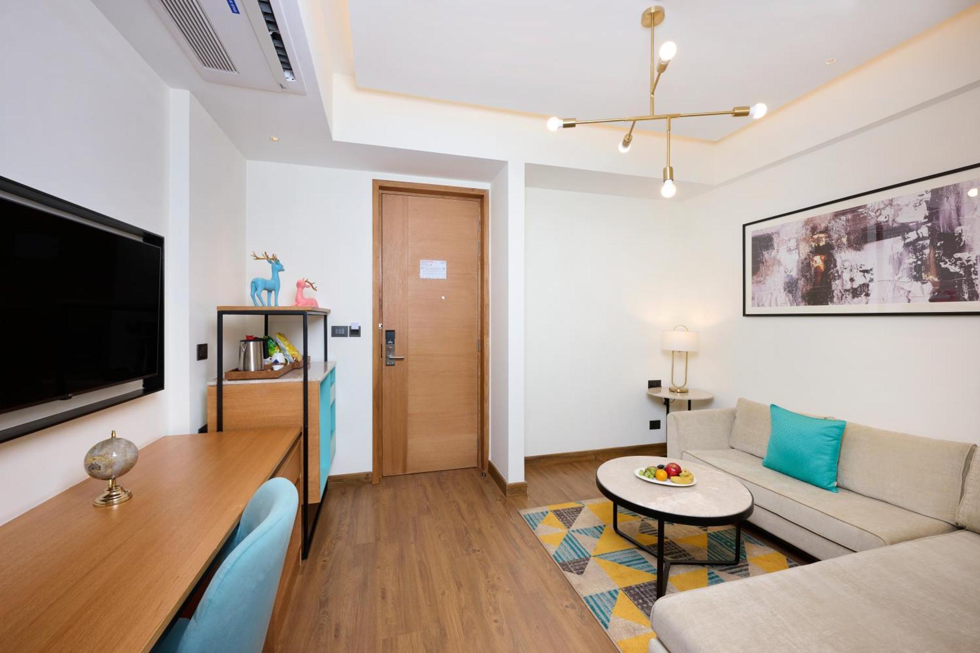 Iris Sarovar Portico 구르가온 외부 사진