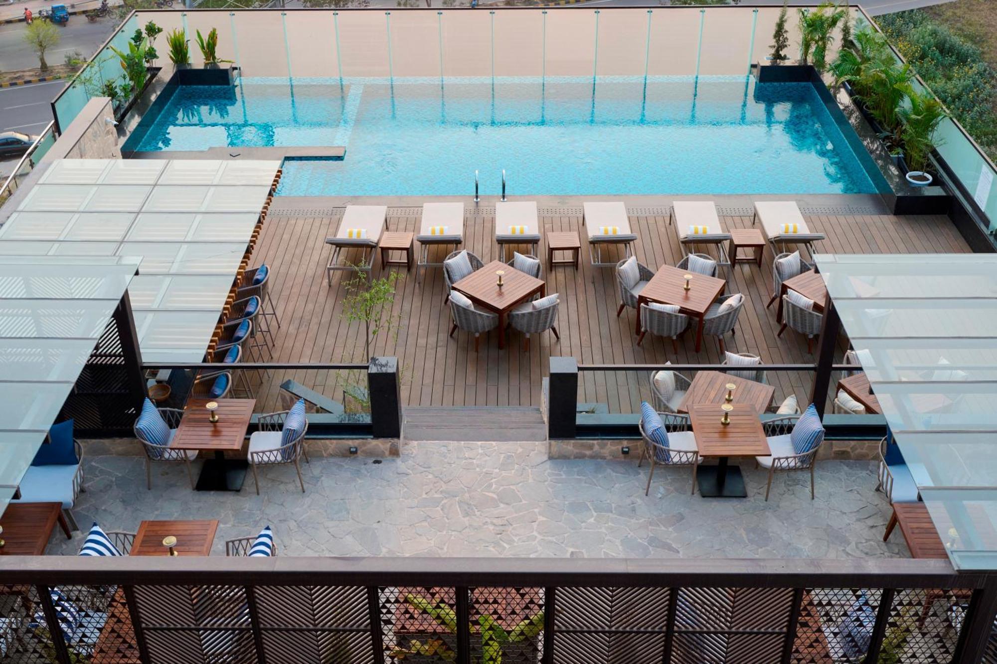 Iris Sarovar Portico 구르가온 외부 사진