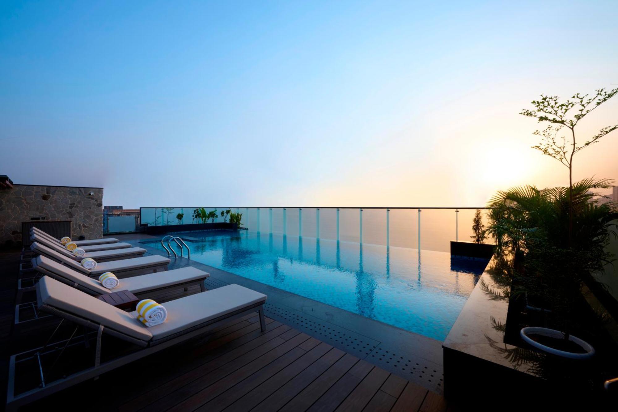 Iris Sarovar Portico 구르가온 외부 사진