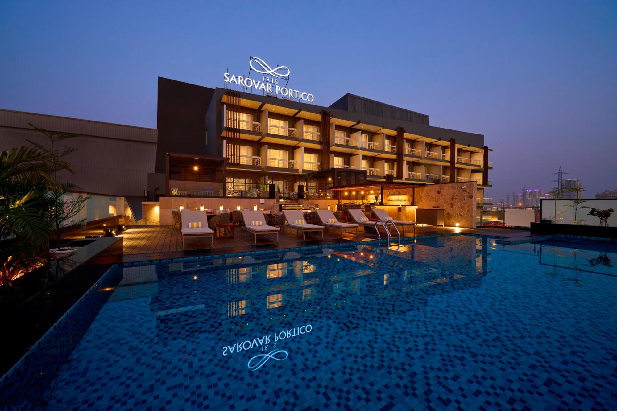 Iris Sarovar Portico 구르가온 외부 사진