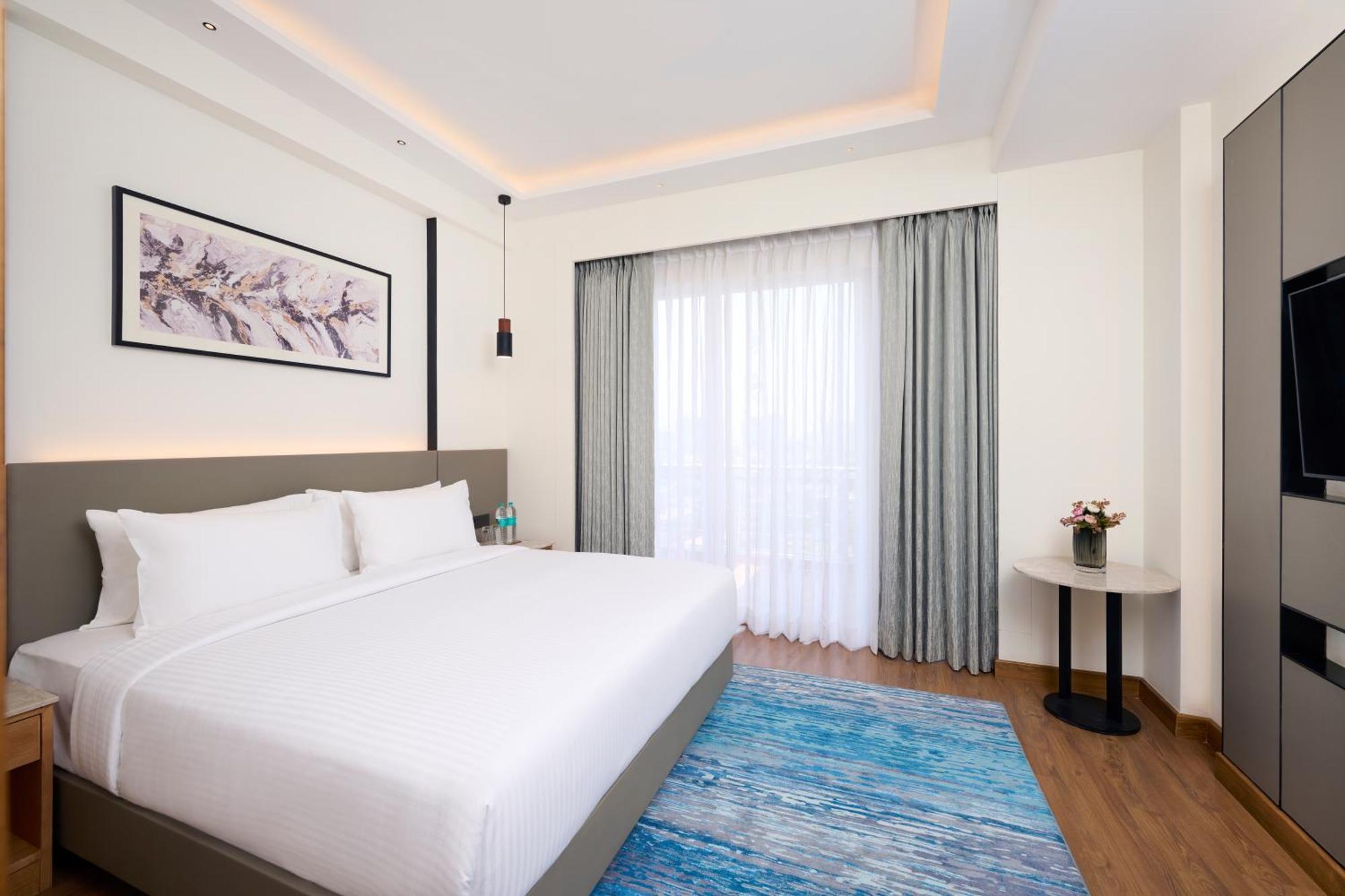 Iris Sarovar Portico 구르가온 외부 사진