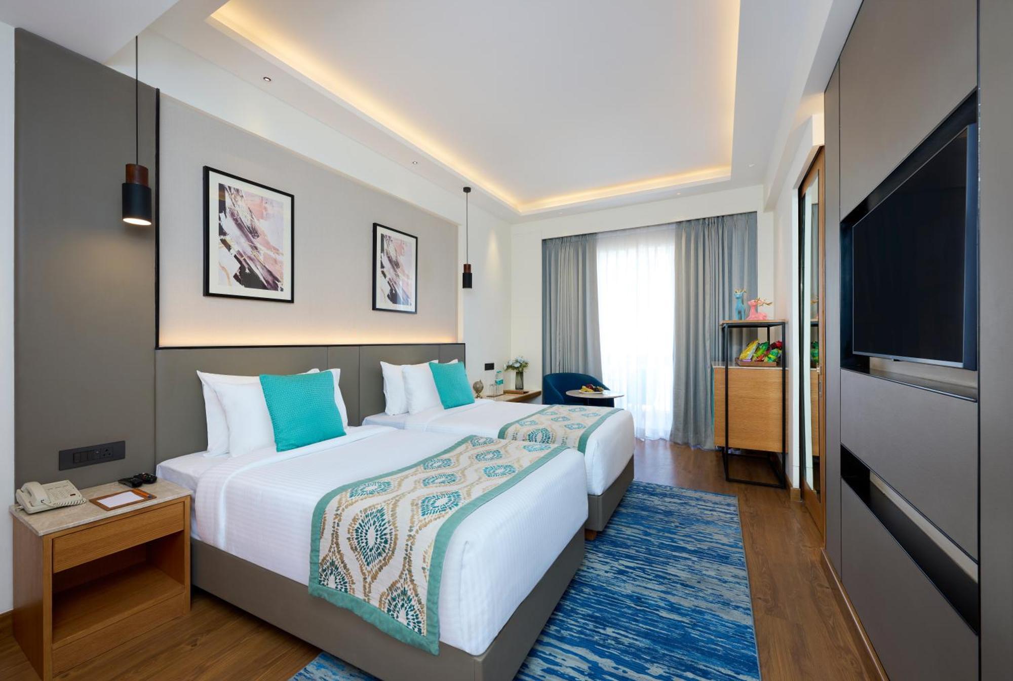 Iris Sarovar Portico 구르가온 외부 사진