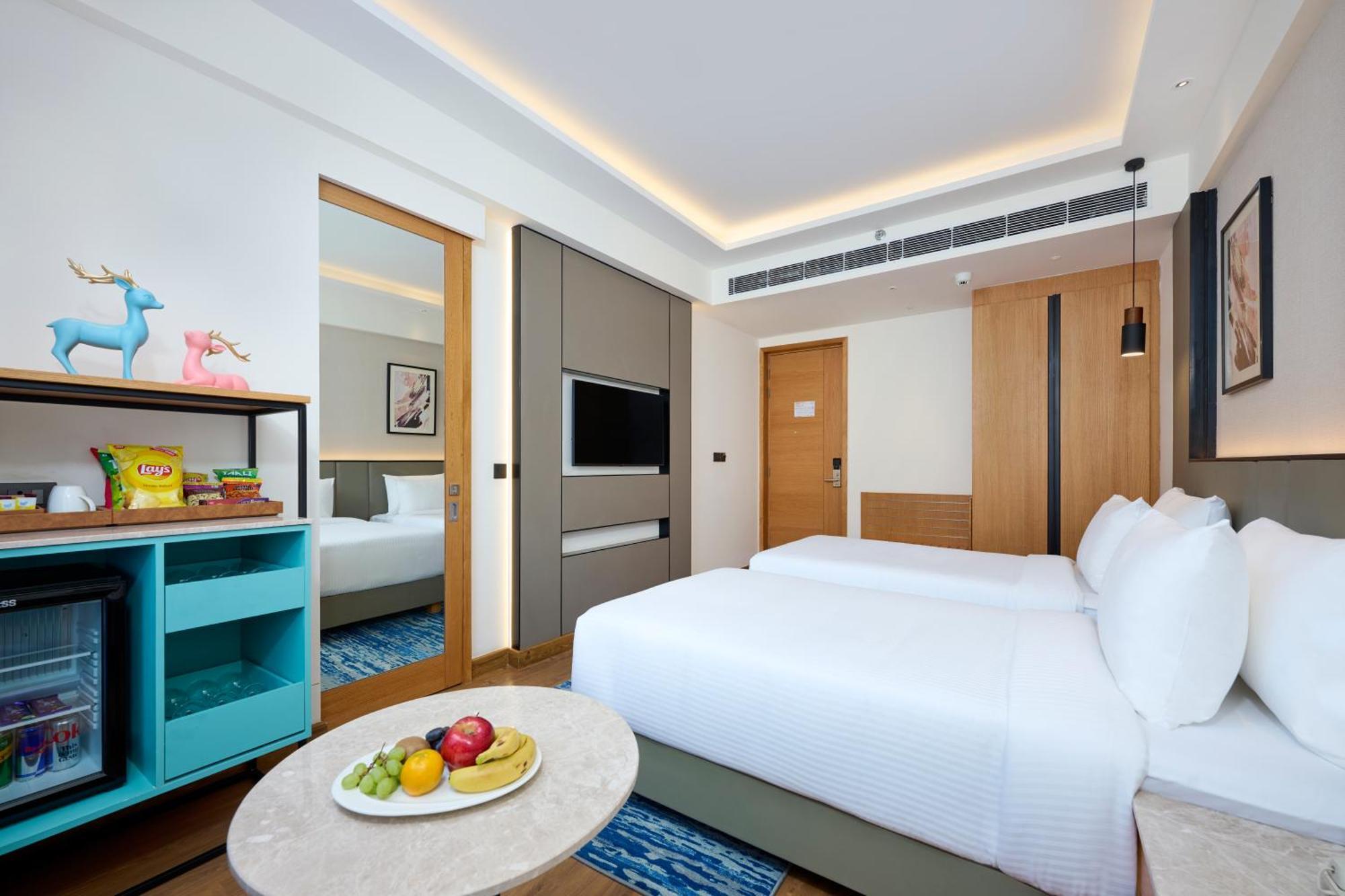 Iris Sarovar Portico 구르가온 외부 사진