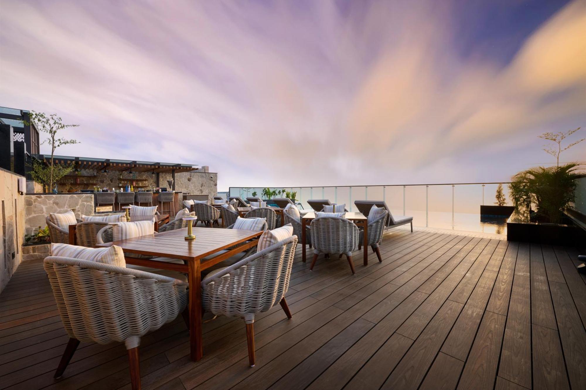 Iris Sarovar Portico 구르가온 외부 사진
