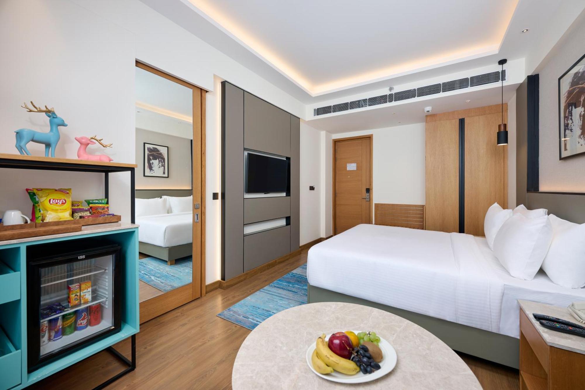 Iris Sarovar Portico 구르가온 외부 사진