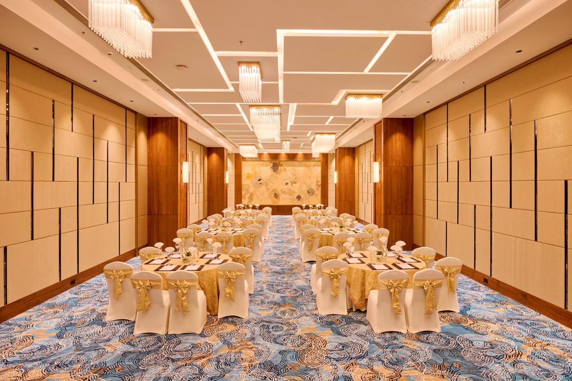 Iris Sarovar Portico 구르가온 외부 사진